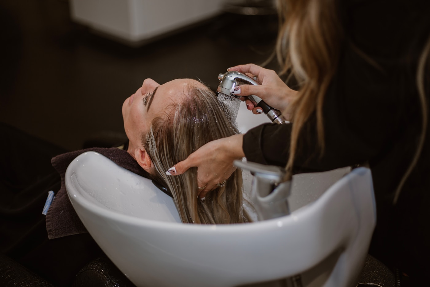 Relaxing hair spa and wash at Sweety Salon Kolkata